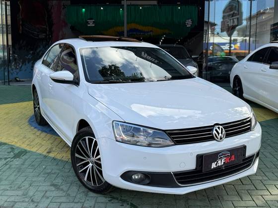 VOLKSWAGEN JETTA 2.0 TSI HIGHLINE 211CV GASOLINA 4P TIPTRONIC VOLKSWAGEN JETTA 2.0 TSI HIGHLINE 211CV GASOLINA 4P TIPTRONIC